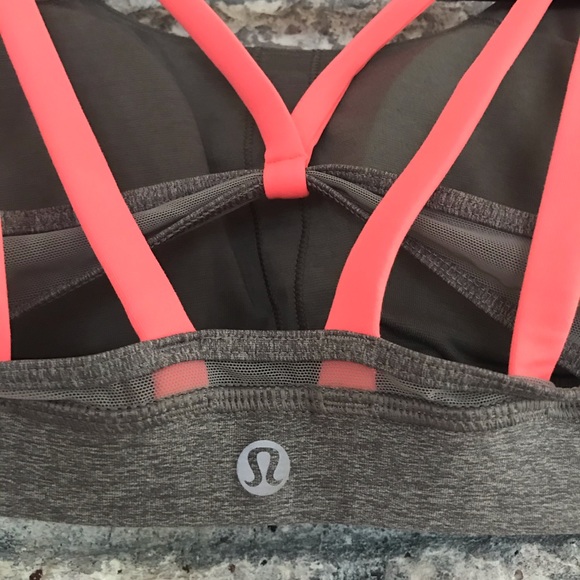 Lululemon bra excellent condition /pads - Picture 2 of 5
